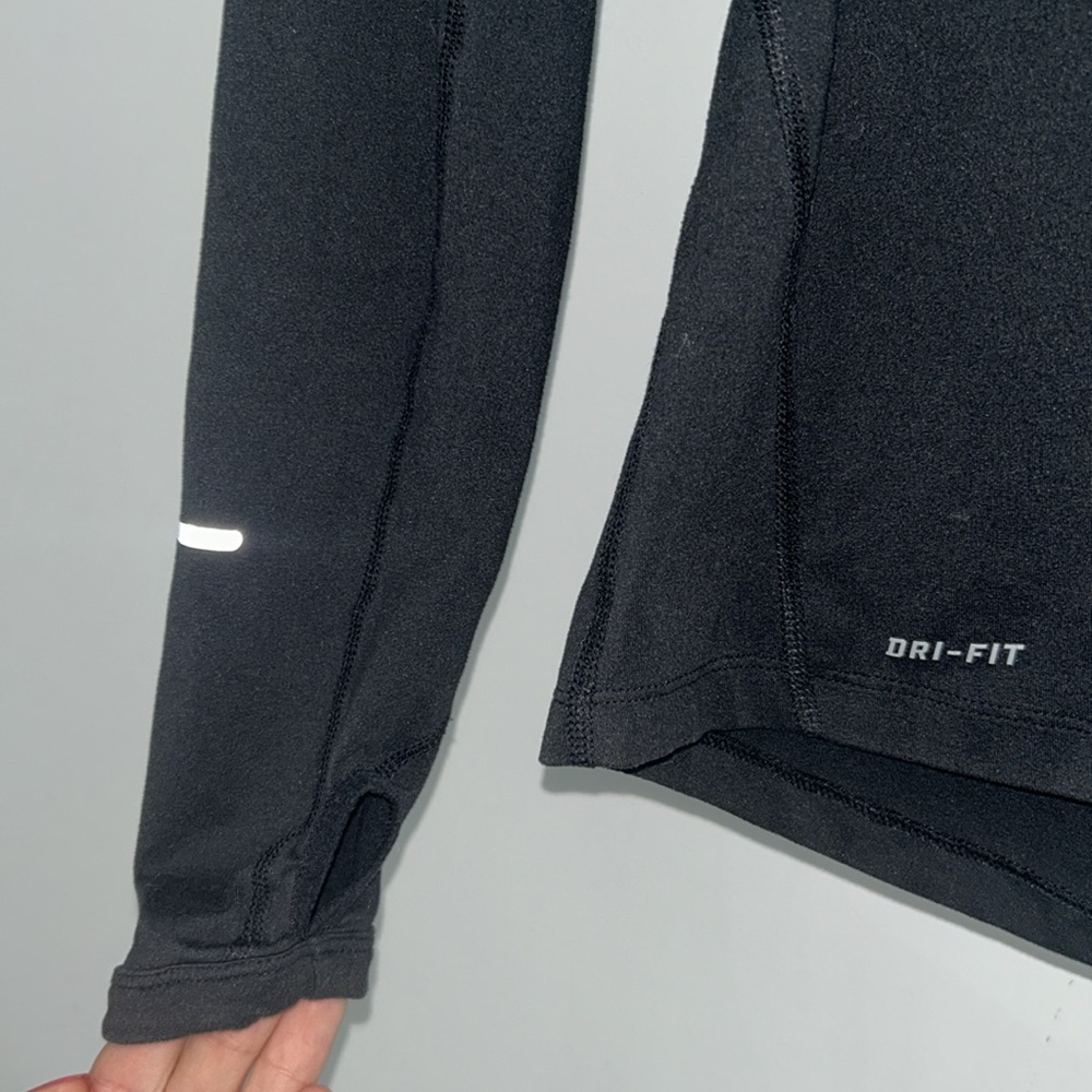 DRI-FIT Nike long sleeve running reflective top - Picture 2 of 2